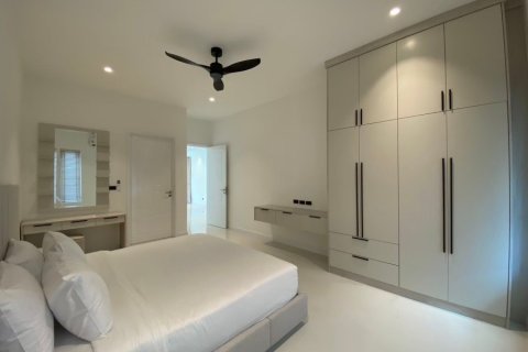 Chalet de 4 dormitorios en Pran Buri, Tailandia № 168437 - foto 24