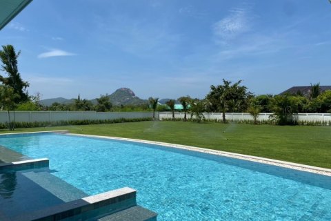 Chalet de 4 dormitorios en Pran Buri, Tailandia № 168437 - foto 3