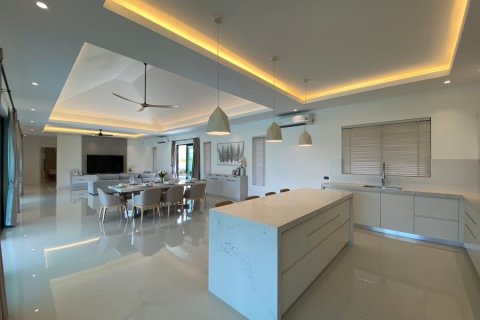 Chalet de 4 dormitorios en Pran Buri, Tailandia № 168437 - foto 12
