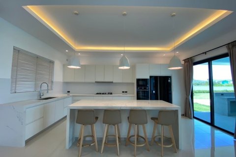Chalet de 4 dormitorios en Pran Buri, Tailandia № 168437 - foto 16