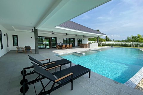 Chalet de 4 dormitorios en Pran Buri, Tailandia № 168437 - foto 5