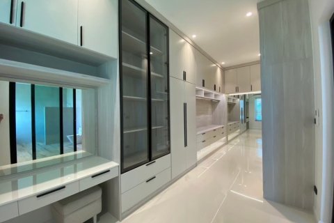 Chalet de 4 dormitorios en Pran Buri, Tailandia № 168437 - foto 22