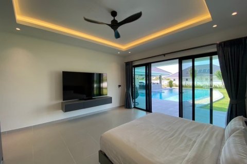 Chalet de 4 dormitorios en Pran Buri, Tailandia № 168436 - foto 14