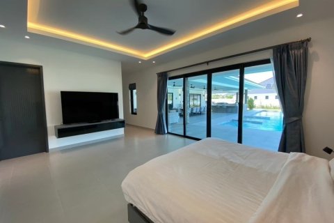 Chalet de 4 dormitorios en Pran Buri, Tailandia № 168436 - foto 16