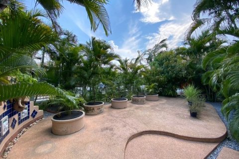 Chalet de 3 dormitorios en Hua Hin, Tailandia № 168438 - foto 1