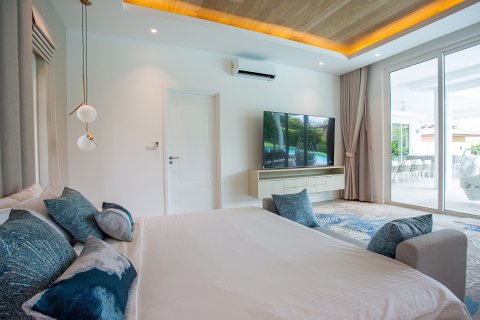 Chalet de 4 dormitorios en Hua Hin, Tailandia № 168440 - foto 29
