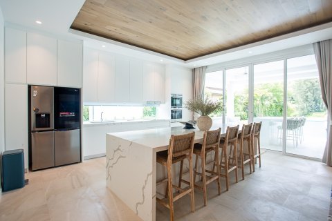Chalet de 4 dormitorios en Hua Hin, Tailandia № 168440 - foto 17