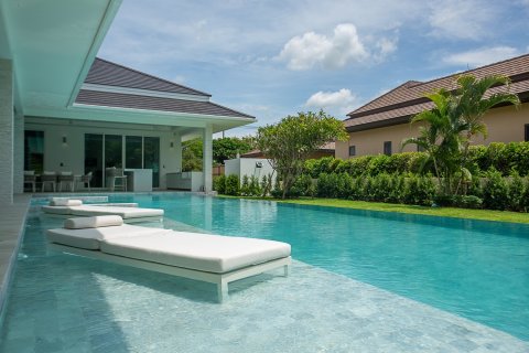 Chalet de 4 dormitorios en Hua Hin, Tailandia № 168440 - foto 3