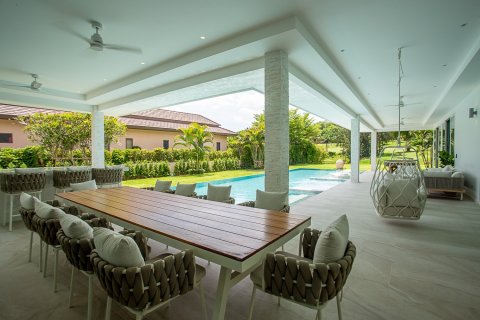 Chalet de 4 dormitorios en Hua Hin, Tailandia № 168440 - foto 6