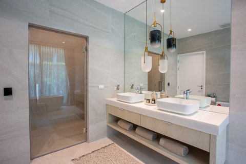 Chalet de 4 dormitorios en Hua Hin, Tailandia № 168440 - foto 30