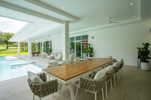 Chalet de 4 dormitorios en Hua Hin, Tailandia № 168440 - foto 7