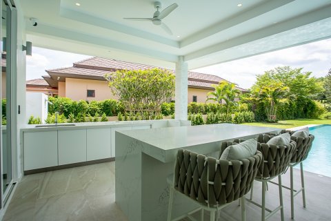 Chalet de 4 dormitorios en Hua Hin, Tailandia № 168440 - foto 8