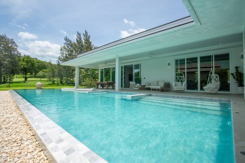 Chalet de 4 dormitorios en Hua Hin, Tailandia № 168440 - foto 4