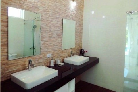 Chalet de 4 dormitorios en Sam Roi Yot, Tailandia № 168441 - foto 10