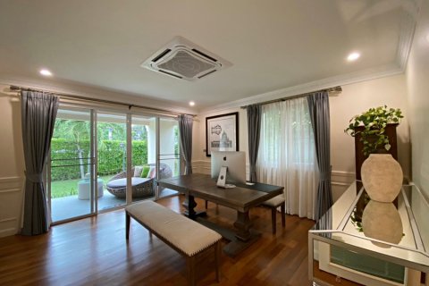 Chalet de 4 dormitorios en Hua Hin, Tailandia № 168439 - foto 19