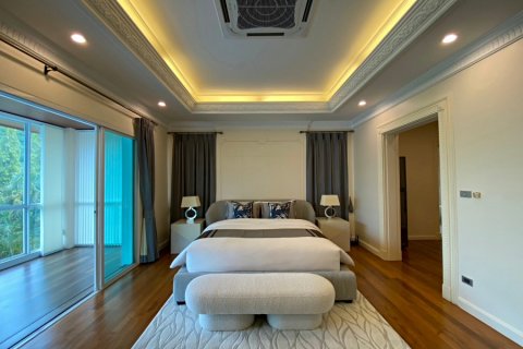 Chalet de 4 dormitorios en Hua Hin, Tailandia № 168439 - foto 28