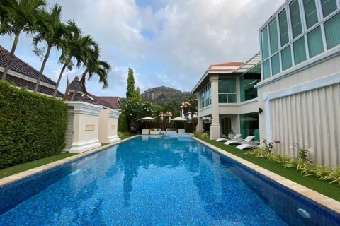 Chalet de 4 dormitorios en Hua Hin, Tailandia № 168439 - foto 4