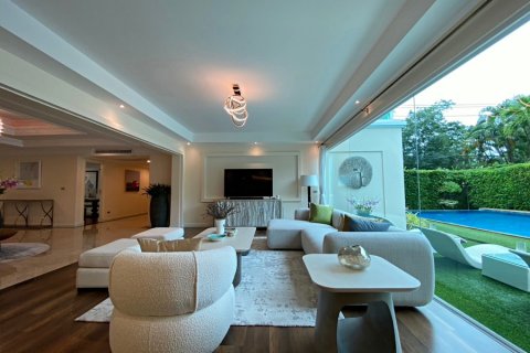 Chalet de 4 dormitorios en Hua Hin, Tailandia № 168439 - foto 11