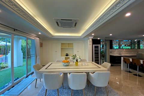 Chalet de 4 dormitorios en Hua Hin, Tailandia № 168439 - foto 14