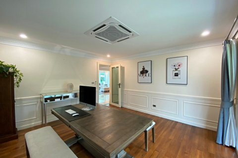 Chalet de 4 dormitorios en Hua Hin, Tailandia № 168439 - foto 18