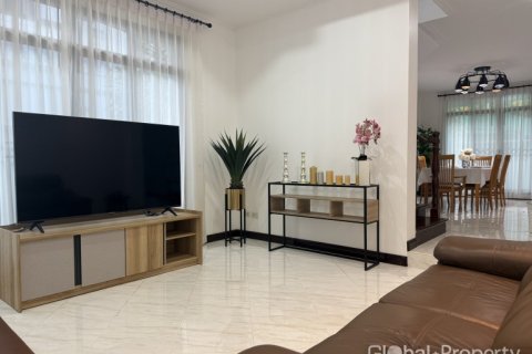 Casa de 3 dormitorios en Pattaya, Tailandia № 144574 - foto 12