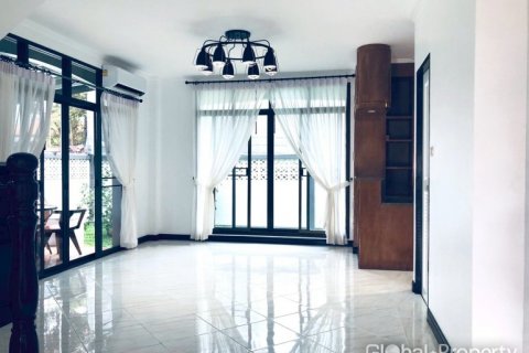 Casa de 3 dormitorios en Pattaya, Tailandia № 144574 - foto 2