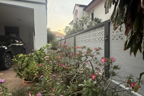 Casa de 3 dormitorios en Pattaya, Tailandia № 144574 - foto 9