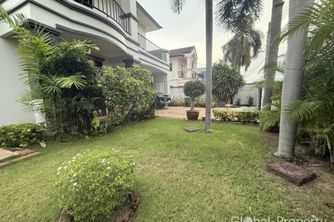 Casa de 3 dormitorios en Pattaya, Tailandia № 144574 - foto 11