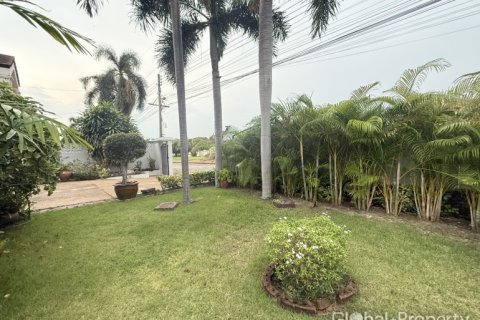 Casa de 3 dormitorios en Pattaya, Tailandia № 144574 - foto 10
