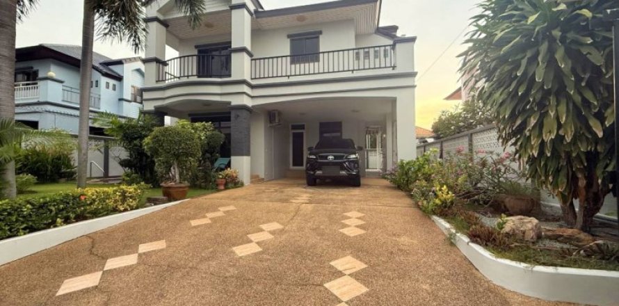 Casa de 3 dormitorios en Pattaya, Tailandia № 144574