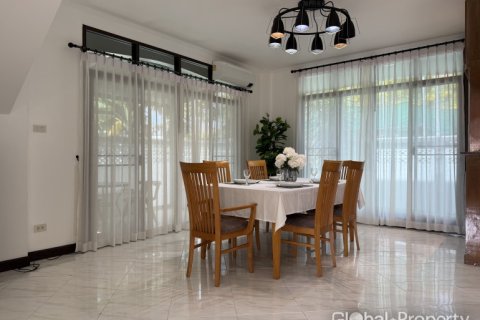 Casa de 3 dormitorios en Pattaya, Tailandia № 144574 - foto 14