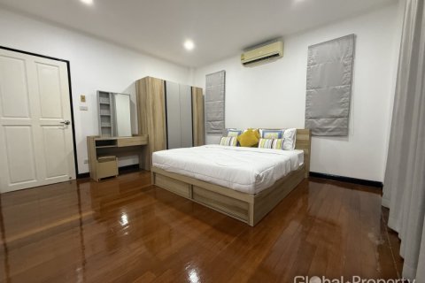 Casa de 3 dormitorios en Pattaya, Tailandia № 144574 - foto 15