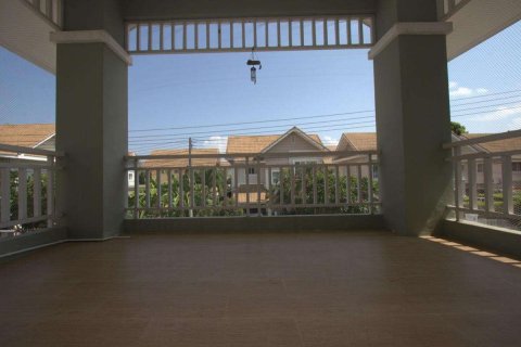 Casa de 3 dormitorios en Chiang Mai, Tailandia № 190877 - foto 15
