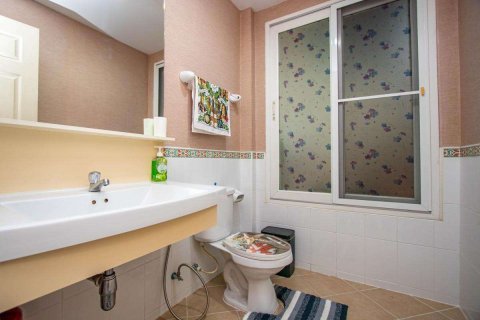 Casa de 5 dormitorios en Chiang Mai, Tailandia № 190878 - foto 11