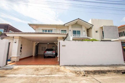 Casa de 5 dormitorios en Chiang Mai, Tailandia № 190878 - foto 4