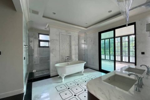 Chalet de 5 dormitorios en Suan Luang, Bangkok, Tailandia № 134091 - foto 12