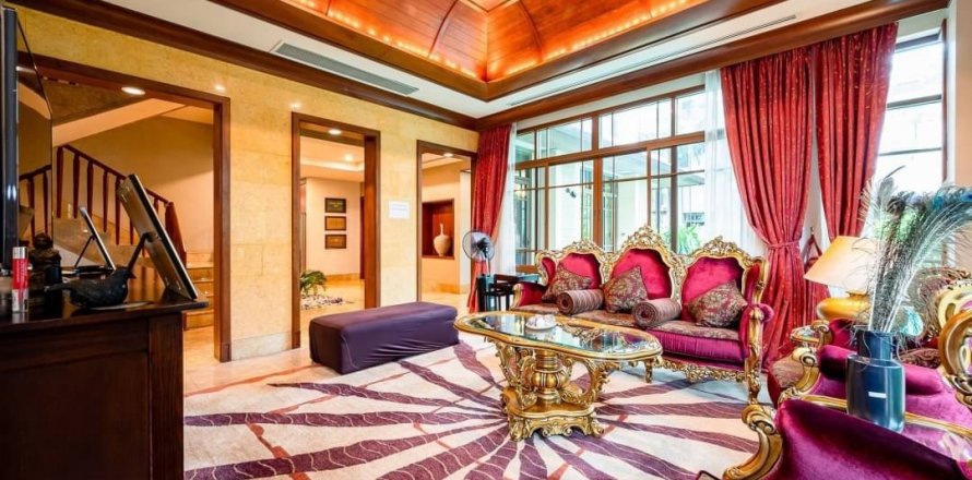 Chalet de 5 dormitorios en Phra Khanong, Bangkok, Tailandia № 134090