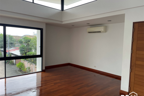 Casa de 4 dormitorios en Bangkok, Tailandia № 189304 - foto 2