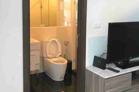 Condominio de 1 dormitorio en Thonburi, Bangkok, Tailandia № 183415 - foto 8