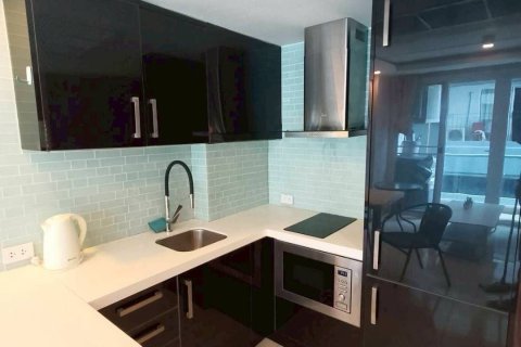 Apartamento de 2 habitaciones en Pattaya, Tailandia № 203449 - foto 2