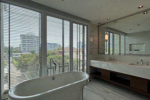 Condo in Watthana, Bangkok, Thailand, 4 bedrooms  № 201183 - photo 21