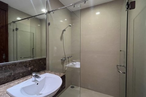 Condo in Watthana, Bangkok, Thailand, 4 bedrooms  № 201183 - photo 4
