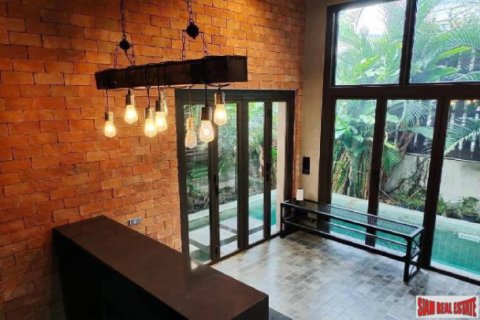 Chalet de 5 dormitorios en Bangkok, Tailandia № 203177 - foto 5