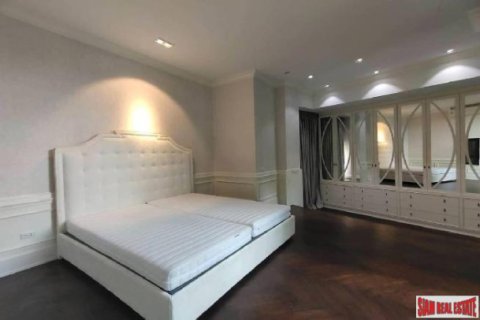 Chalet de 5 dormitorios en Bangkok, Tailandia № 203177 - foto 3