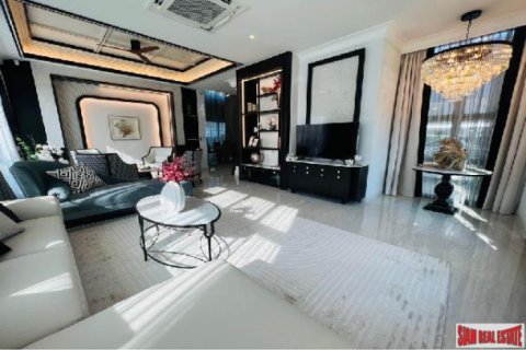 Maison à Lat Krabang, Bangkok, Thaïlande 4 chambres № 203172