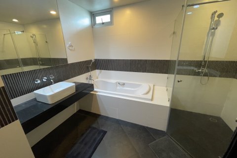 Condominio de 2 dormitorios en Sathon, Bangkok, Tailandia № 163906 - foto 8
