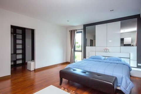 Chalet de 3 dormitorios en Pran Buri, Tailandia № 168460 - foto 11