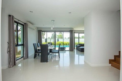 Chalet de 3 dormitorios en Pran Buri, Tailandia № 168460 - foto 7