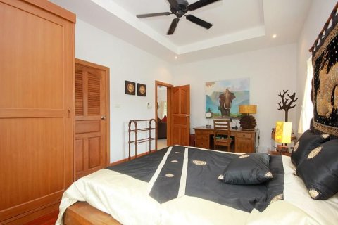 Chalet de 4 dormitorios en Hua Hin, Tailandia № 168461 - foto 11