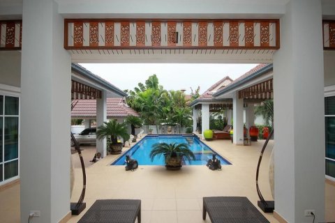 Chalet de 4 dormitorios en Hua Hin, Tailandia № 168461 - foto 2